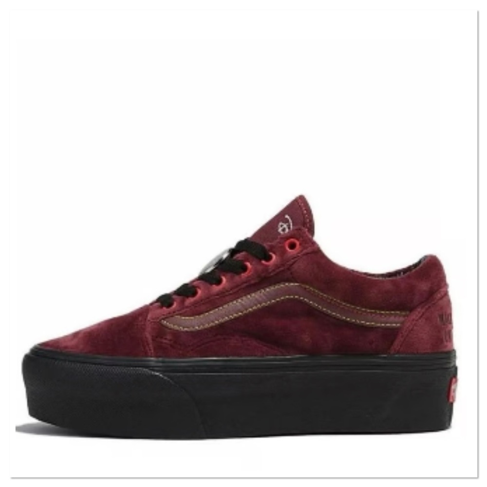 NWOB Women's Vans Disney x Old Skool Stackform
'Snowwhite Posion Apple' - Picture 6 of 8